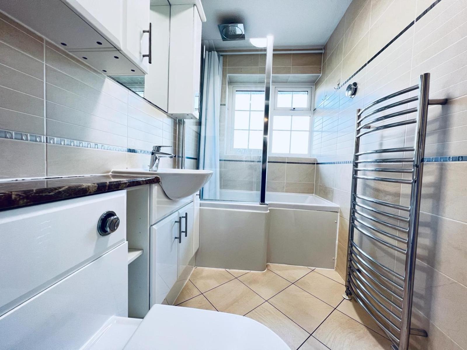 Rooms In Stylish House Милтон-Кейнс Экстерьер фото